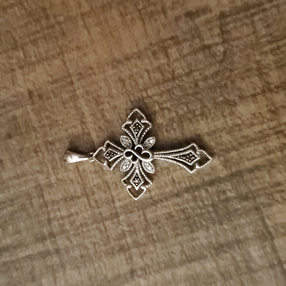 Silver cross pendant